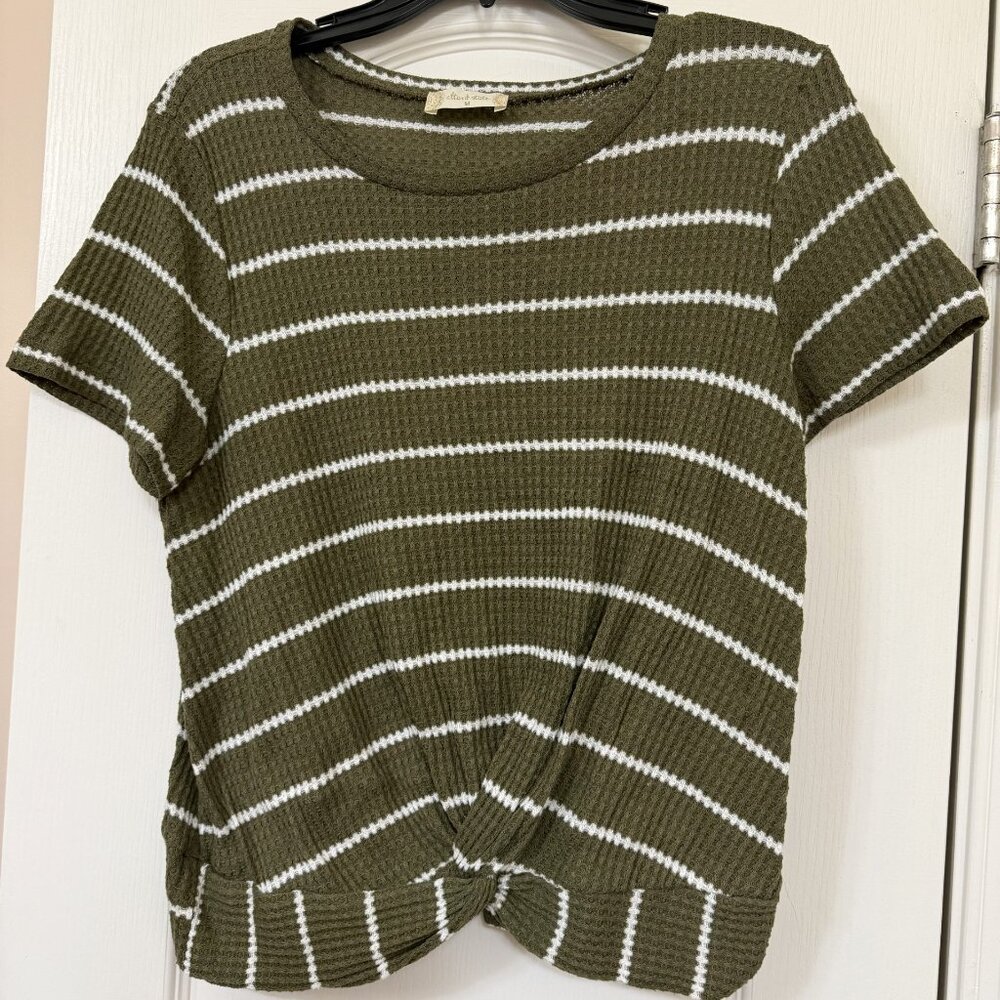 altar'd state Women's Size M Top Olive & Cream